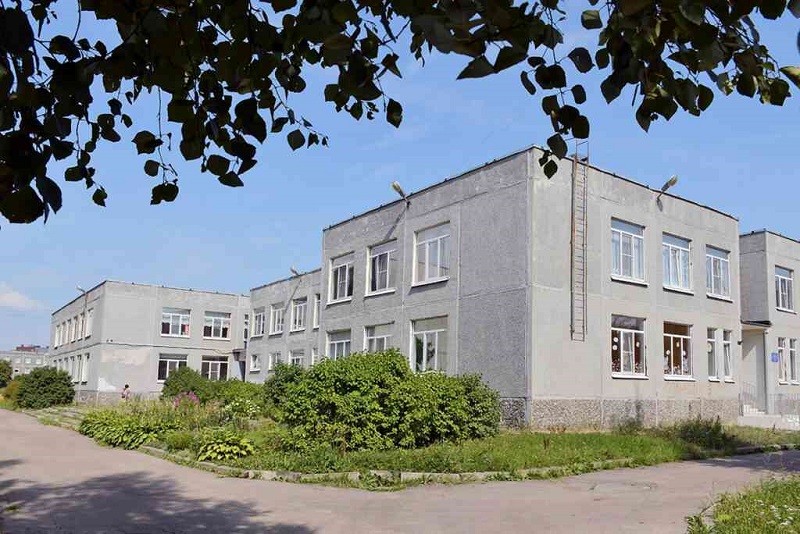 здание начальной школы.